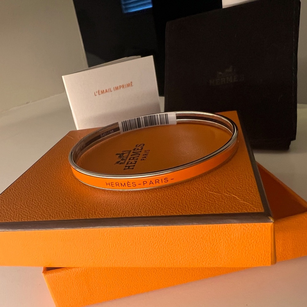 Hermès uni bangle, brand new, never worn.
